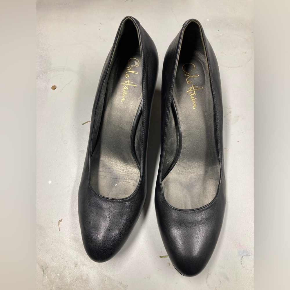 Cole Haan black leather pumps